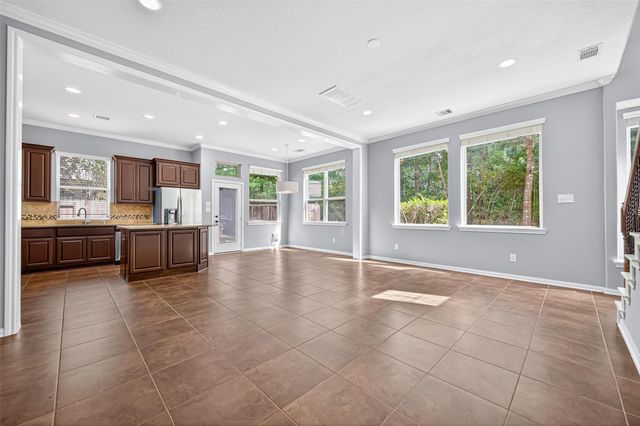 137 Cheswood Manor, The Woodlands, TX 77382