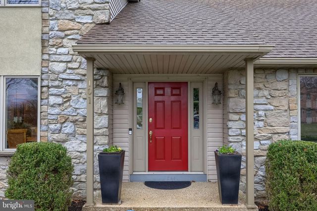 101 CHAPEL LN, Brownstown, PA 17508