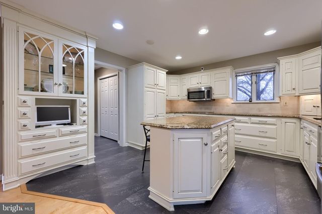 101 CHAPEL LN, Brownstown, PA 17508