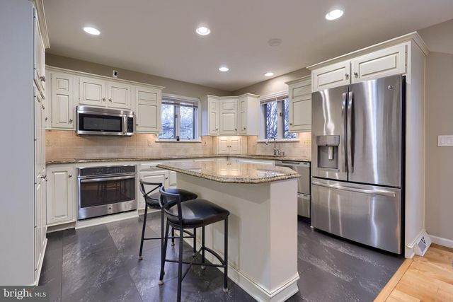 101 CHAPEL LN, Brownstown, PA 17508