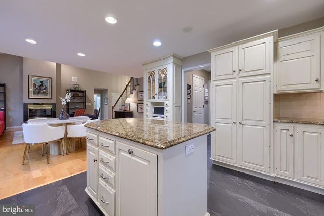 101 CHAPEL LN, Brownstown, PA 17508