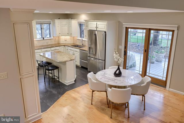 101 CHAPEL LN, Brownstown, PA 17508