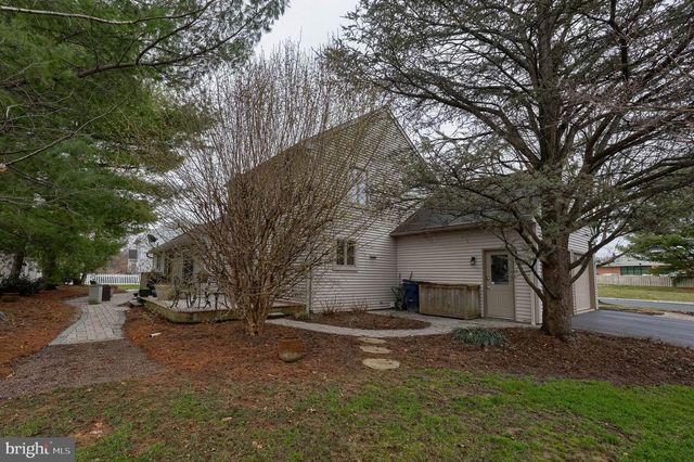 101 CHAPEL LN, Brownstown, PA 17508