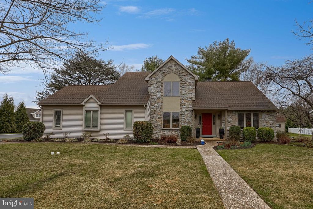 101 CHAPEL LN, Brownstown, PA 17508