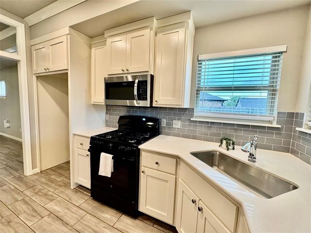 3642 E Cherryhill Court, Broken Arrow, OK 74014