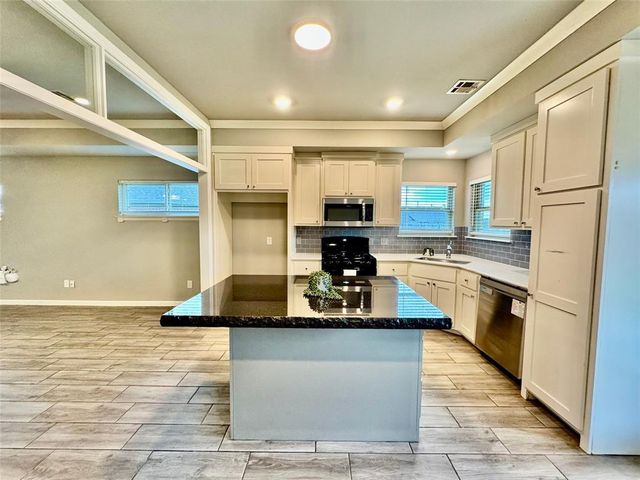 3642 E Cherryhill Court, Broken Arrow, OK 74014