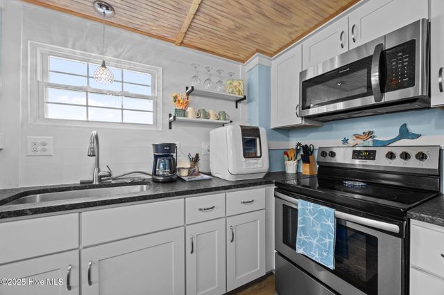 409 Bridgers Avenue, Holly Ridge, NC 28445