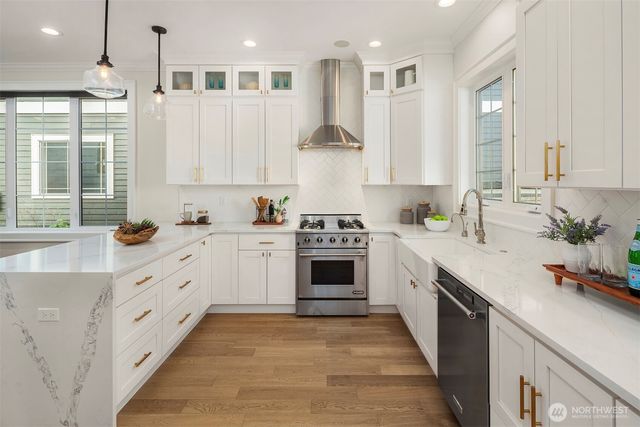 738 N 73rd Street, Seattle, WA 98103