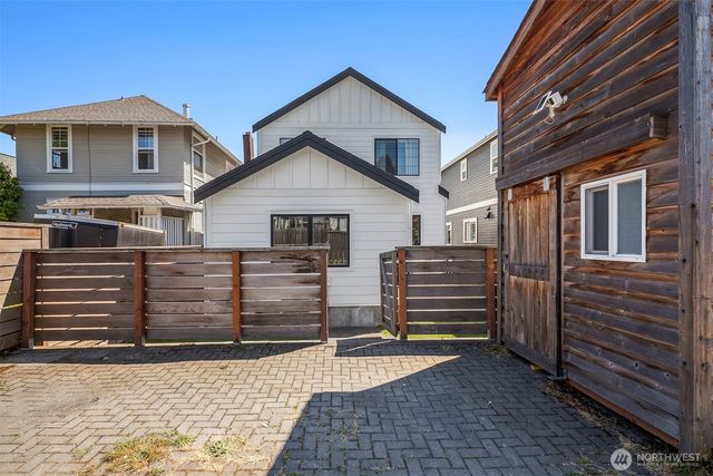 738 N 73rd Street, Seattle, WA 98103