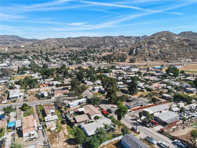 26251 Olson, Homeland, CA 92548