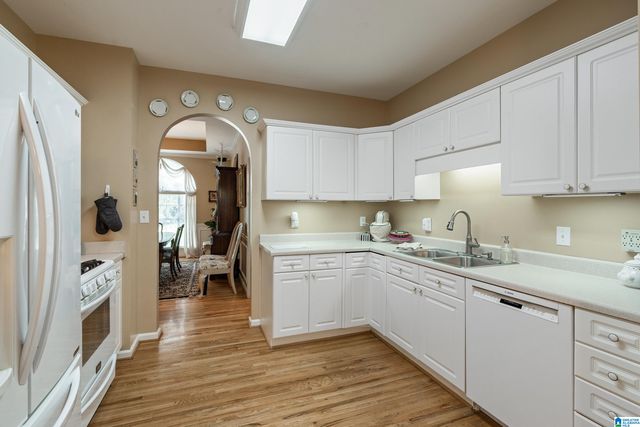 1112 ROWAN TRACE, Leeds, AL 35094