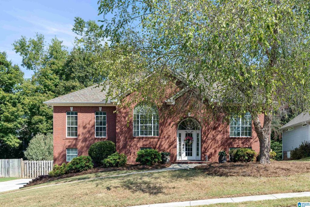 1112 ROWAN TRACE, Leeds, AL 35094