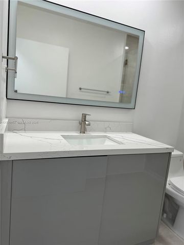 950 BRICKELL BAY DR 5402, Miami, FL 33131