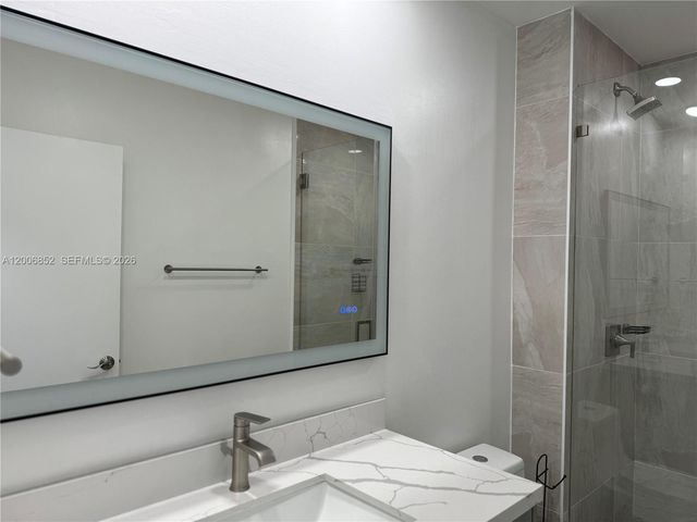 950 BRICKELL BAY DR 5402, Miami, FL 33131