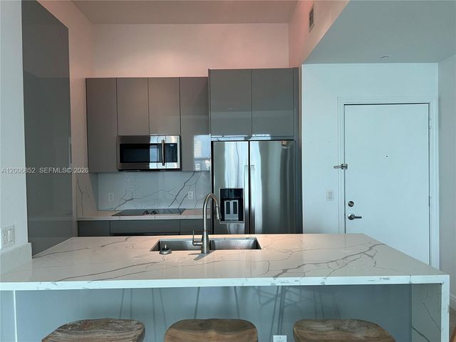 950 BRICKELL BAY DR 5402, Miami, FL 33131