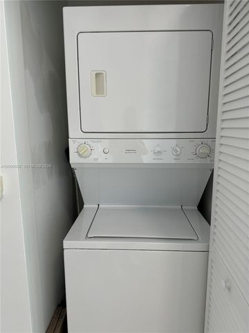 950 BRICKELL BAY DR 5402, Miami, FL 33131