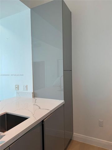 950 BRICKELL BAY DR 5402, Miami, FL 33131