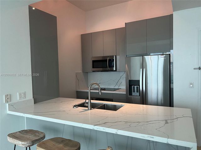 950 BRICKELL BAY DR 5402, Miami, FL 33131