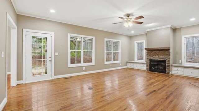 921 Poplar Pl, Monteagle, TN 37356