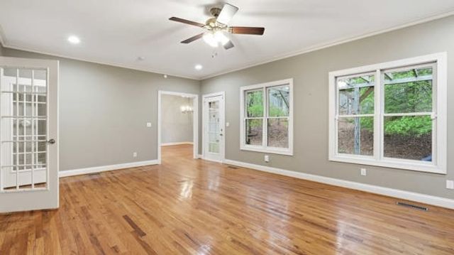 921 Poplar Pl, Monteagle, TN 37356