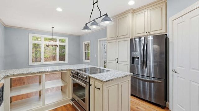 921 Poplar Pl, Monteagle, TN 37356