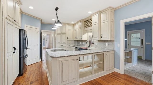 921 Poplar Pl, Monteagle, TN 37356