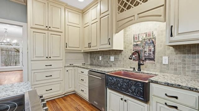 921 Poplar Pl, Monteagle, TN 37356