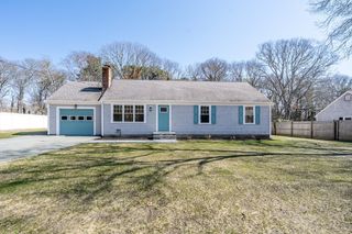 98 Wagon Ln, Barnstable, MA 02601