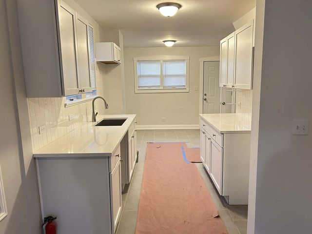 7926 S Michigan Avenue, Chicago, IL 60619