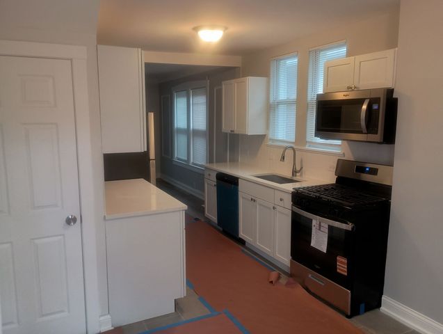 7926 S Michigan Avenue, Chicago, IL 60619