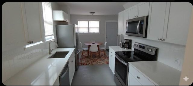 7926 S Michigan Avenue, Chicago, IL 60619