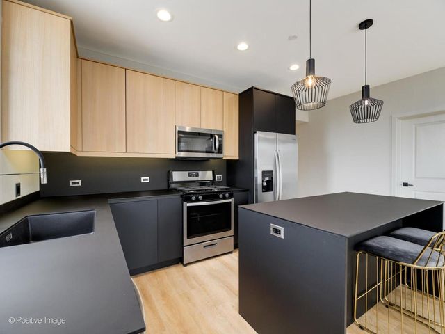 6031 W NORTH Avenue 3w, Oak Park, IL 60302