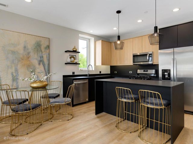 6031 W NORTH Avenue 3w, Oak Park, IL 60302