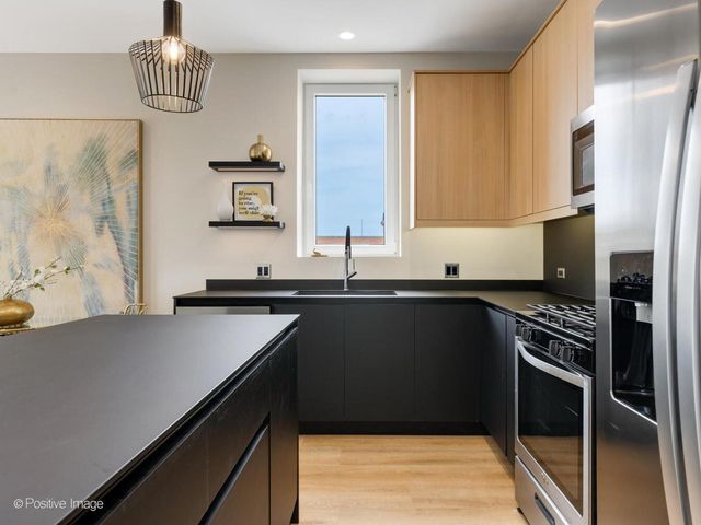 6031 W NORTH Avenue 3w, Oak Park, IL 60302
