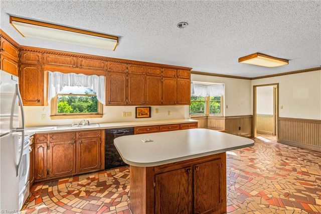 5041 Friendship Circle Road, East Bend, NC 27018