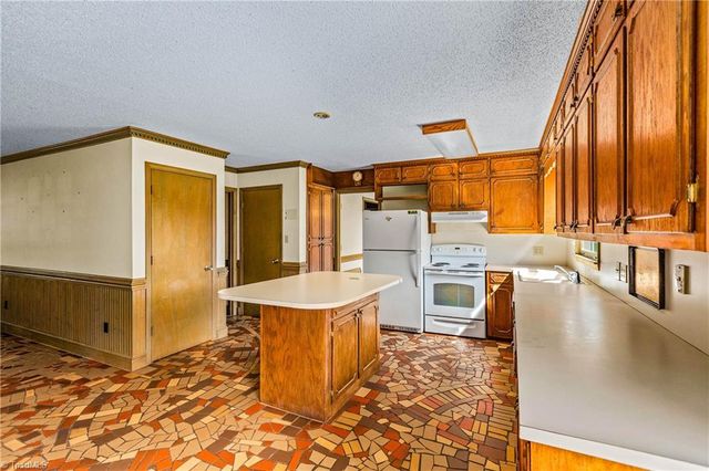 5041 Friendship Circle Road, East Bend, NC 27018