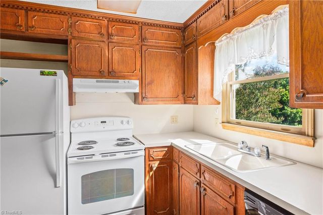 5041 Friendship Circle Road, East Bend, NC 27018