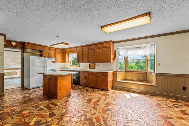5041 Friendship Circle Road, East Bend, NC 27018