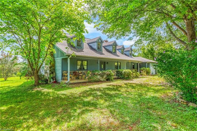 5041 Friendship Circle Road, East Bend, NC 27018