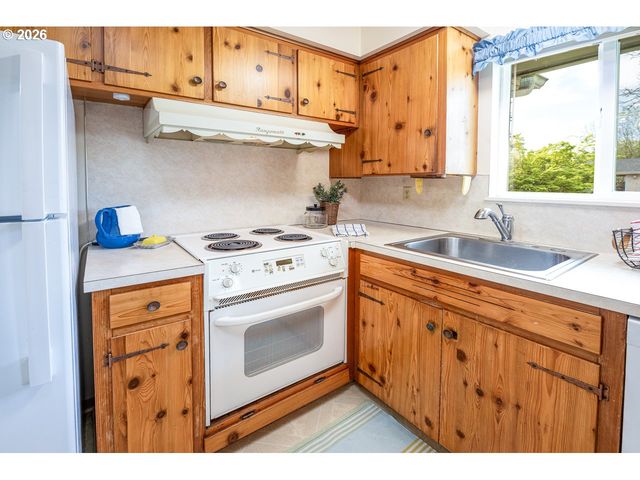 545 HUGHES St, Eugene, OR 97402