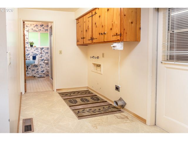 545 HUGHES St, Eugene, OR 97402