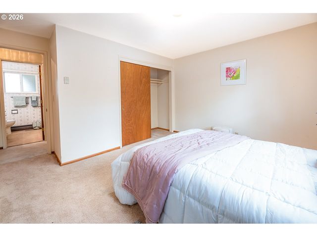 545 HUGHES St, Eugene, OR 97402