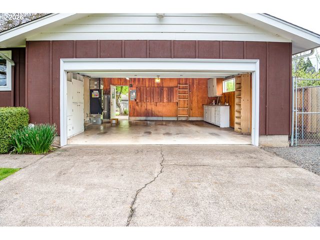 545 HUGHES St, Eugene, OR 97402