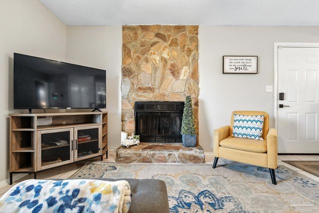 2393 Shoal Creek Dr, Pensacola, FL 32514