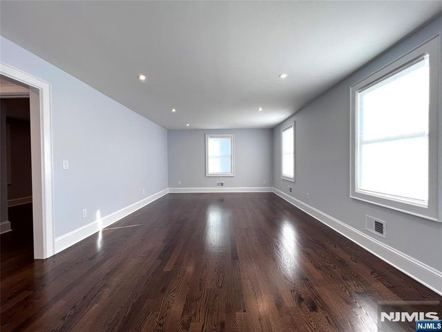 19 Cedar Place 1, Hawthorne, NJ 07506