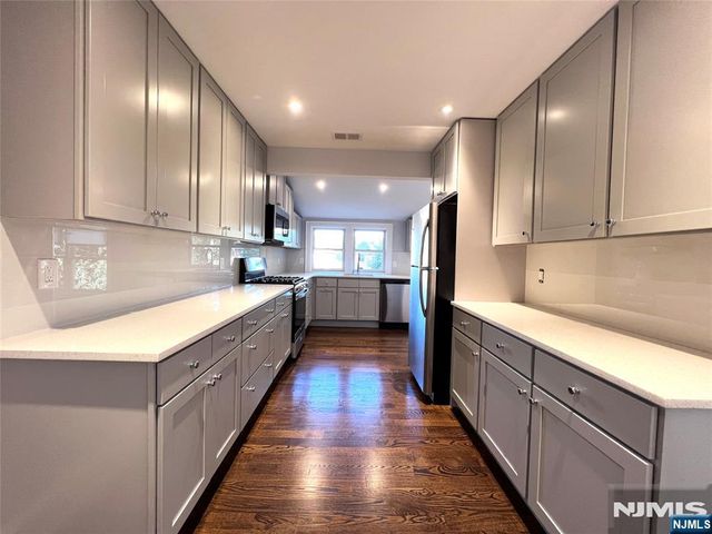 19 Cedar Place 1, Hawthorne, NJ 07506