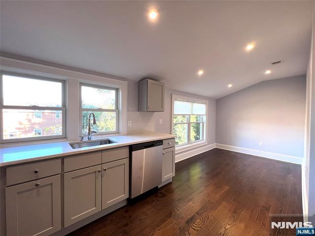 19 Cedar Place 1, Hawthorne, NJ 07506