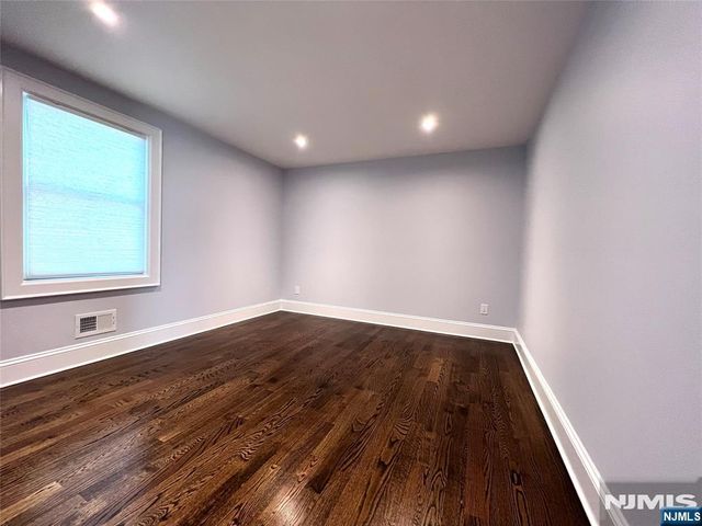 19 Cedar Place 1, Hawthorne, NJ 07506