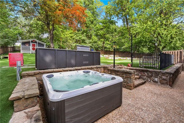 435 N Oliver Avenue, Fayetteville, AR 72701