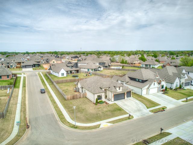 3005 E 146th Place S, Bixby, OK 74008